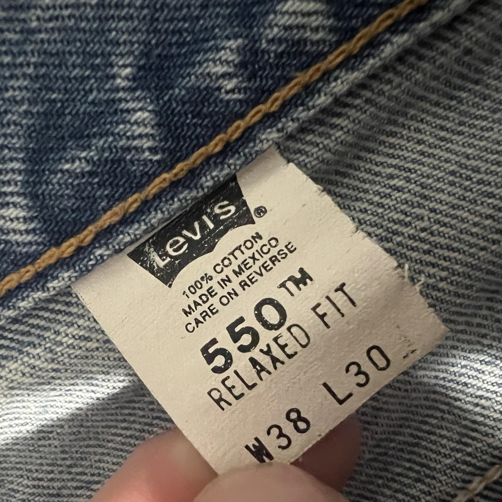 Levis 550 Jeans Mens 38x30 Blue Light Wash Relaxed Tapered Leg Denim Casual - Picture 2 of 8